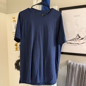 ALO Yoga - Triumph Raglan Tee Navy